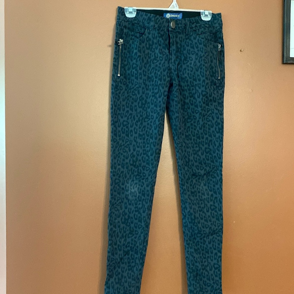 Democracy ladies animal print jeans in size 2. Black and gray.